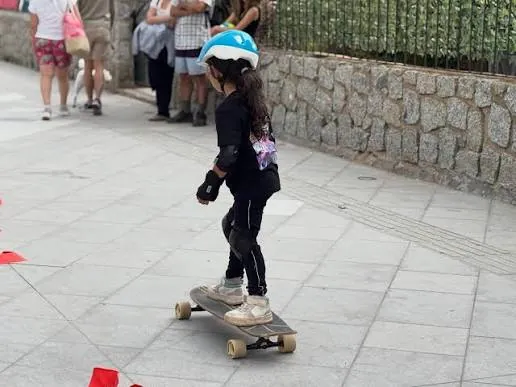 Actividad deportiva de skate para niños en Algarrobo